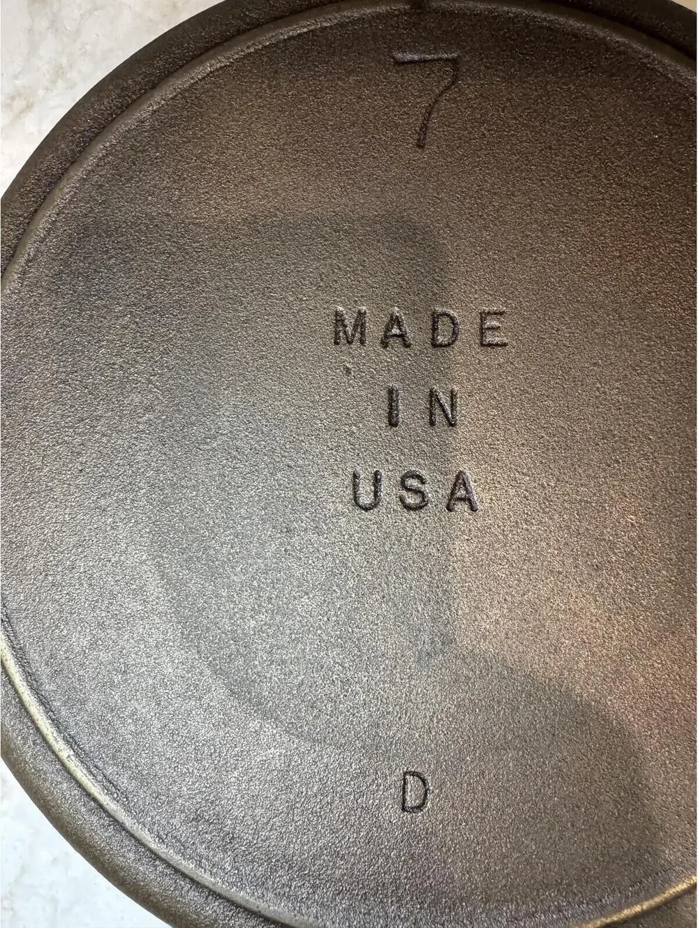 Vintage Cast Iron Skillet no 7  Unmarked Lodge 3 Notch  Restored And Seasoned
